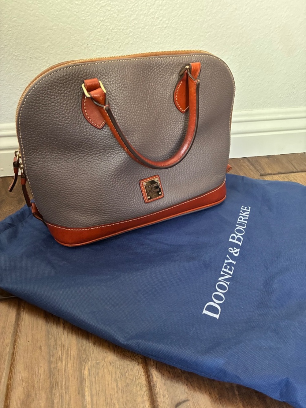 Dooney & Bourke Pebble Grain Zip Zip Satchel Bag Dome Handbag